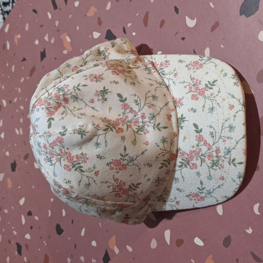 baby hat never worn